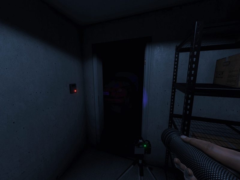 How to hold doors and prevent ghosts from using them in Phasmophobia